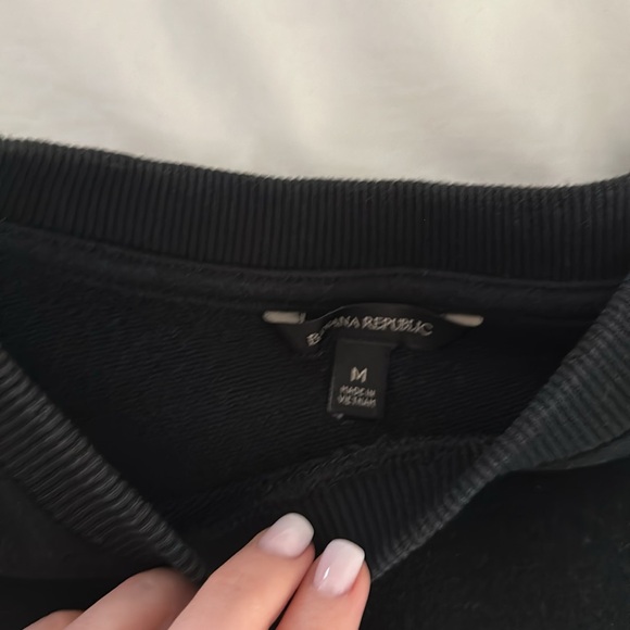 Black “noir” Banana Republic sweater - Picture 2 of 3